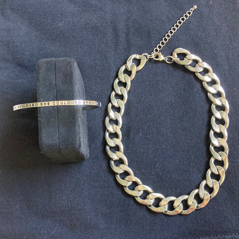 Choker necklace and bracelet